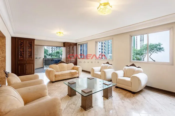 Apartamento com 3 quartos e 1 vaga à venda no Água Verde