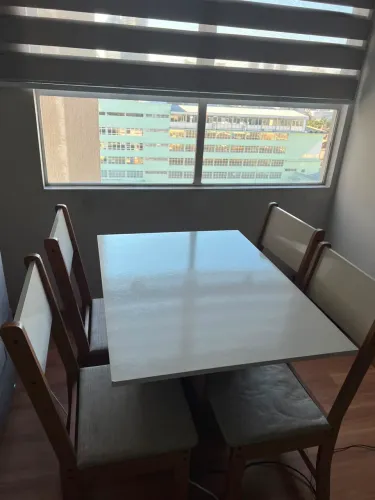 1 Mesa de Jantar e 4 cadeiras