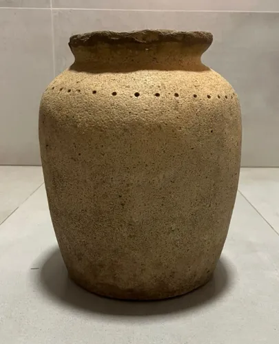 Pote de água antigo