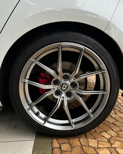 Rodas exclusivas HRE - FF21 aro 18 5x112 com pneus