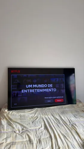 TV Samsung 50? Smart TV 4K com mancha na tela + suporte incluso