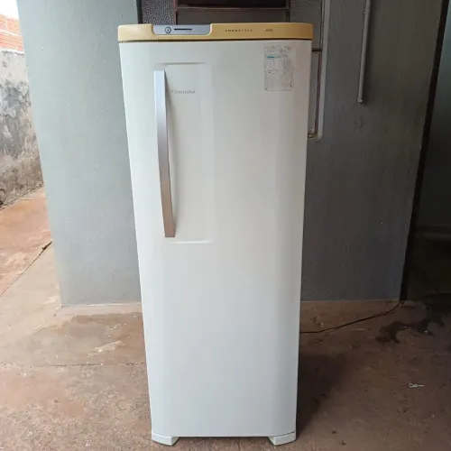 GELADEIRA ELECTROLUX FROST FREE 323 L