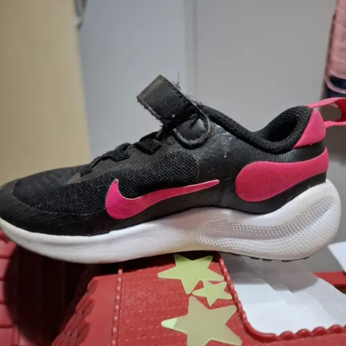 Nike infantil tamanho 24