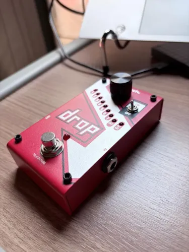 DigiTech DROP Compact Polyphonic Drop Tune Pitch-Shifter