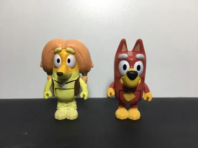 2 Miniaturas Personagens Indy e Rusty da Bluey & Friends Story Starters - Candide