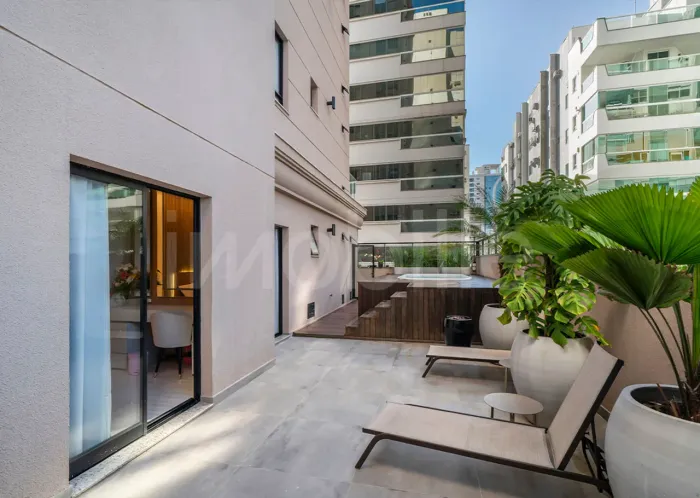 Apartamento Diferenciado Mobiliado no Edifício Fontana di Trevi em Itapema