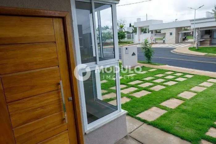 CASA DE CONDOMÍNIO à venda, 3 quartos, 1 suíte, 2 vagas, BOSQUE DOS BURITIS - Uberlândia/M