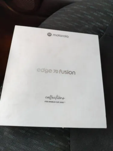 Moto Edge 70 Fusion edição colecionador copa do mundo, detalhes banhado a ouro 24 k