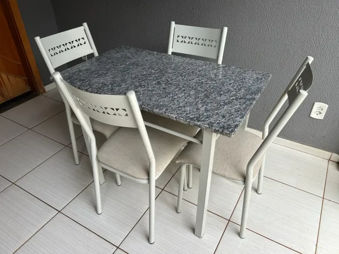 Jogo de mesa 4 cadeiras NOVO