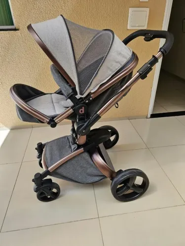 Vende-se carrinho de bebê