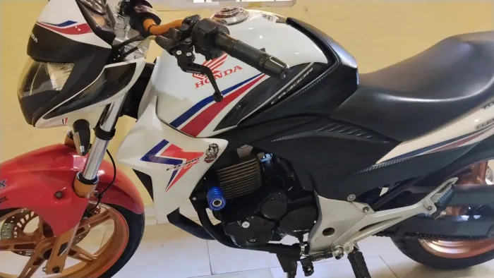 Vendo cb 300 r 2015