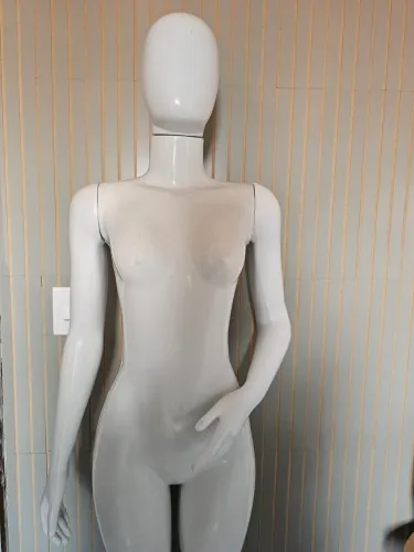Manequim feminino