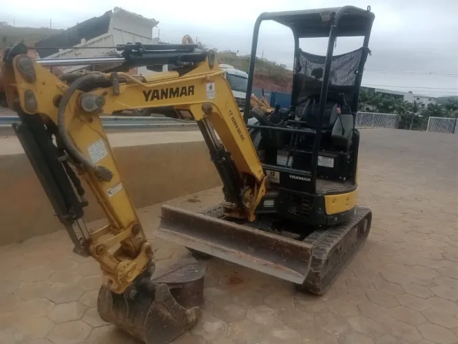 Mini escavadeira YANMAR - modelo Vi020