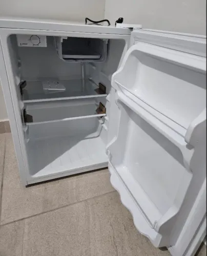 Frigobar Midea 67L 110v Novo , apenas testado