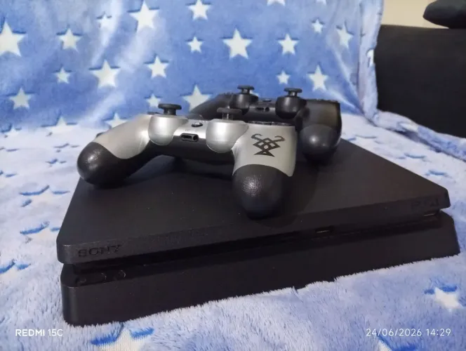 Playstation 4 slim