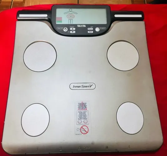 Balança de bioimpedância Tanita BC-601