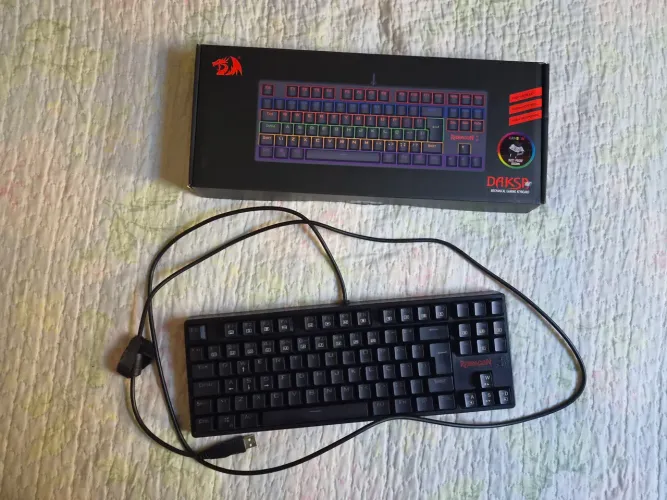 Teclado Mecânico Redragon Daksa switch marrom