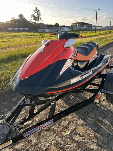 Jetski revisado completo com carrocinha nova.
