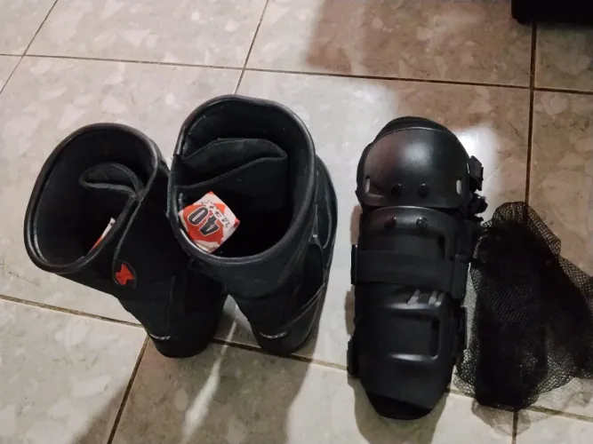 Par de Bota texx n 40 e caneleira e cotuvelera TWINS