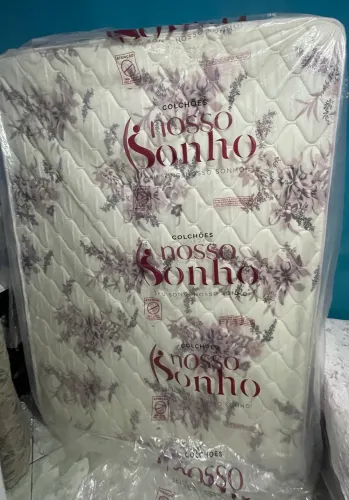 Cama de casal NOVA, nunca usada! 