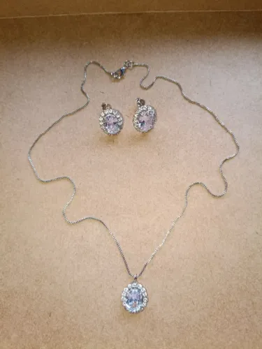Conjunto de colar e brincos
