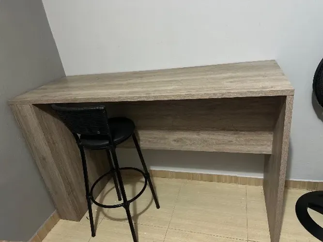 Bancada com banquetas 