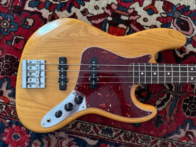Baixo Fender Jazz Bass