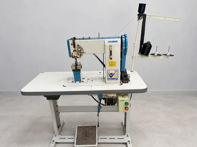 Máquina de costura industrial de transporte triplo