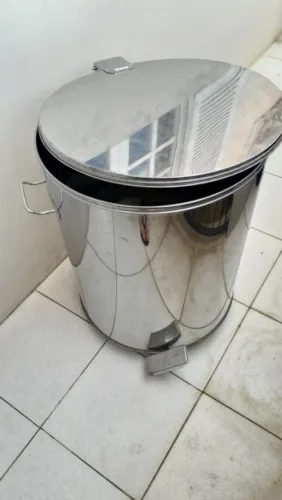 Lixeira inox 100 litros