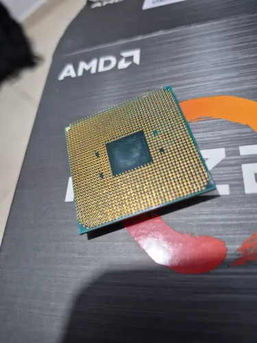 Processador AMD Ryzen 3 2200G + Cooler Original Wraith Stealth - Vídeo Integrado Vega 8