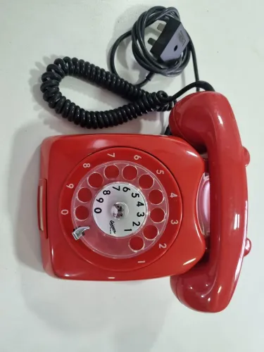 Antigo telefone de linha