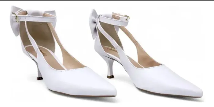 Sapato Scarpin Salto Baixo, Bico Fino Enfeite de Laço