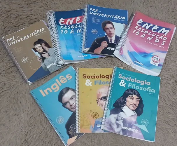 Kit de livros e apostila enem