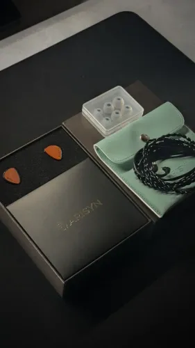iEM Arisyn Huo Shu
