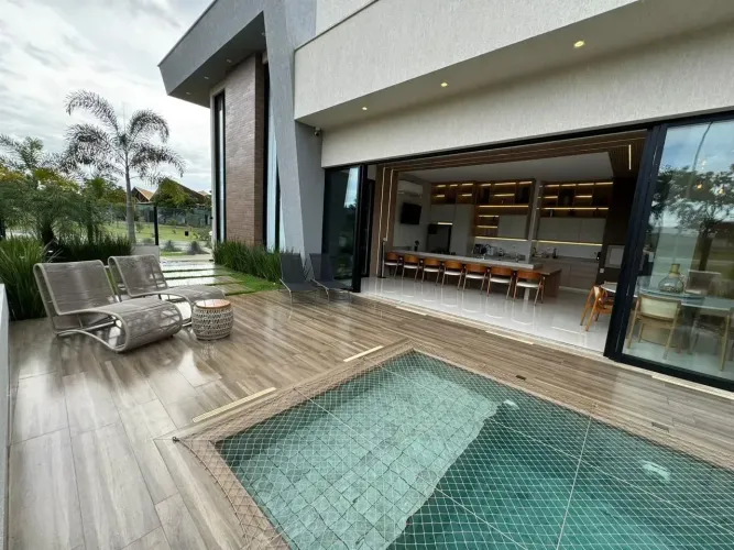 Casa térrea de 4 suítes à venda, 243 m² por R$ 4.900.000,00 - Portal do Sol Green - Goiâni