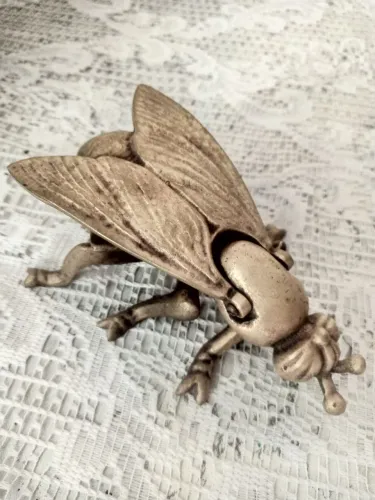 Cinzeiro de metal mosquito ?