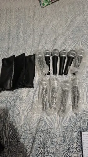 Vendo 8 microfones tipo SM58 botão liga desliga c/ cabos 5m