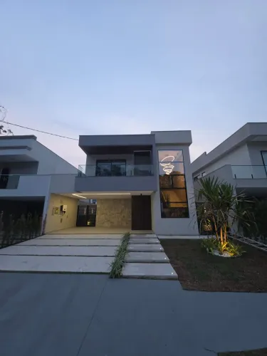 Alphaville 4, Casa com 5 Suítes Sendo 1 Master com Closet, Piscina, Energia Solar, Terreno