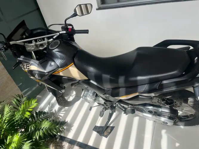 XRE 300 2023 À VENDA