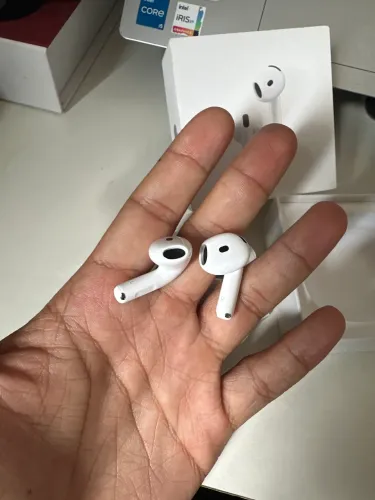 AirPods 4 - com cancelamento Anti Ruído (usado)