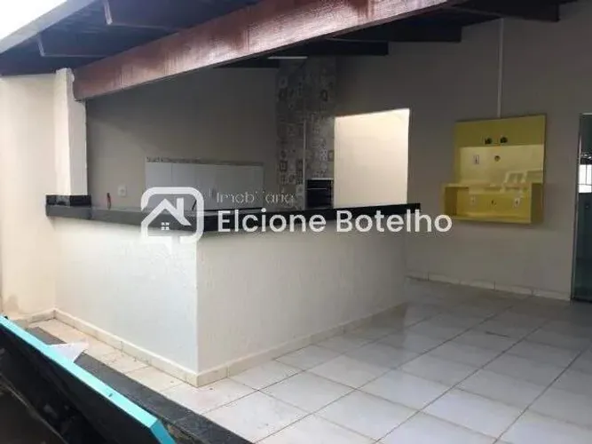 Casa à venda, 3 quartos, 1 suíte, 4 vagas, JARDIM HOLANDA - Uberlândia/MG