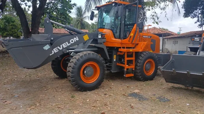 Pá carregadeira develon nova