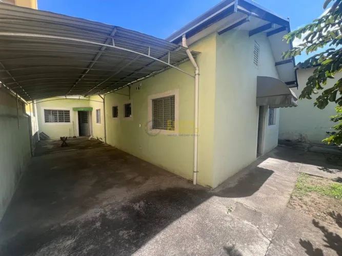 Casa com 3 Quartos , Centro - Pindamonhangaba