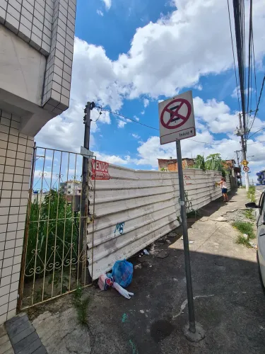 Vendo terreno Avenida Olégario Maciel