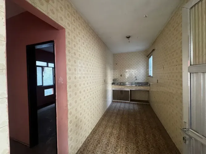 CASA COM 2 QUARTOS EM BRÁS DE PINA - ACEITO ENTRADA
