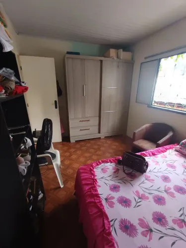 //Casa com 2 Qrts - 2 Kitinetes e quintal no Vila da Prata 