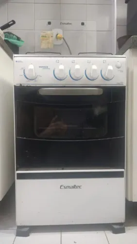 Fogão 4 bocas.