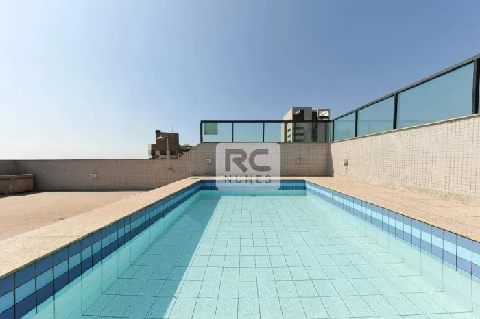 Cobertura de 344m² com piscina para locação no Belvedere