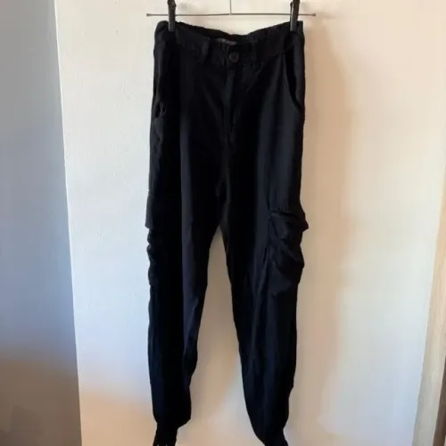 calça preta cargo