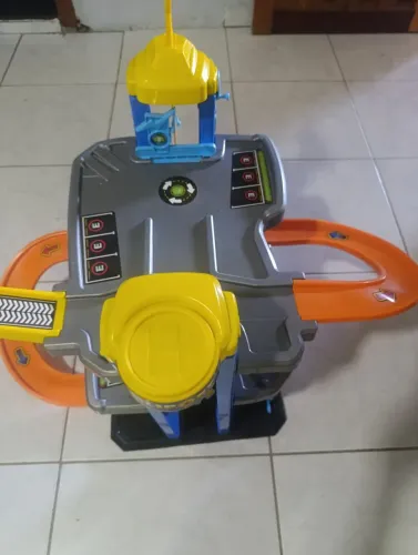 Pista e Garagem de carrinhos